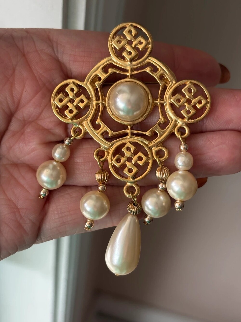 VTG 80s Dangly Pearl Brooch